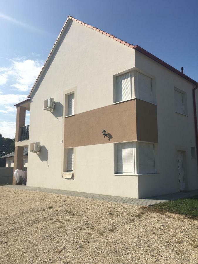 Szofi Apartman Pápa Fenyves u. 19. Apartman Kültér fotó