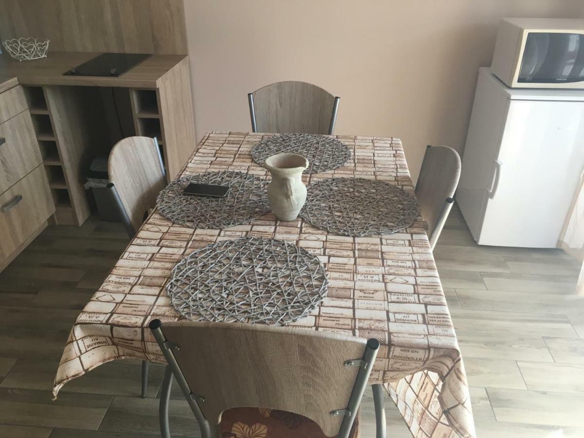 Szofi Apartman Pápa Fenyves u. 19. Apartman Kültér fotó