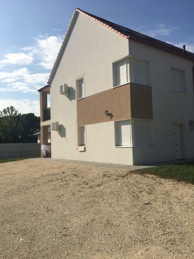 Szofi Apartman Pápa Fenyves u. 19. Apartman Kültér fotó