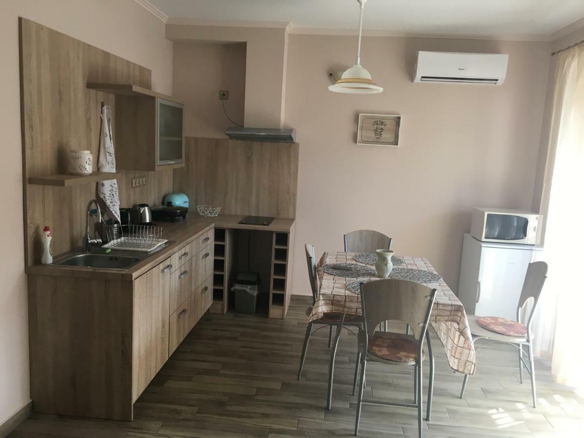 Szofi Apartman Pápa Fenyves u. 19. Apartman Kültér fotó